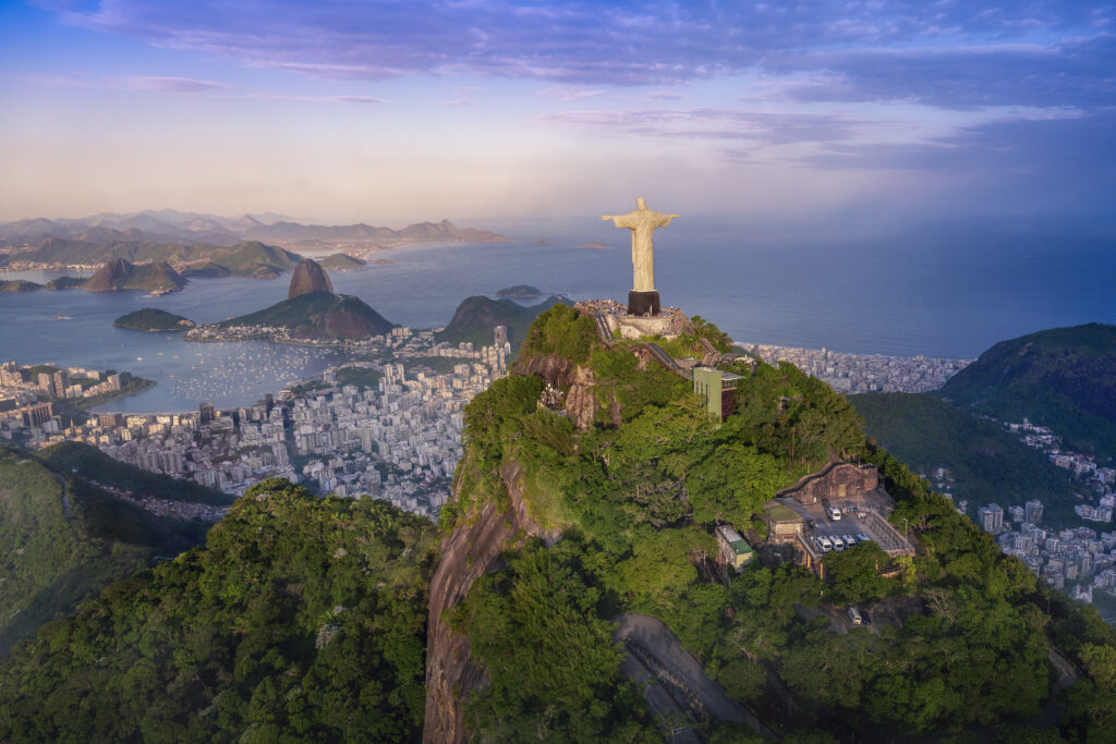 découvrer le christ redompteur au corcovado à Rio avec Claire votre guide virtuelle vitaminée à l'intelligence artificielle