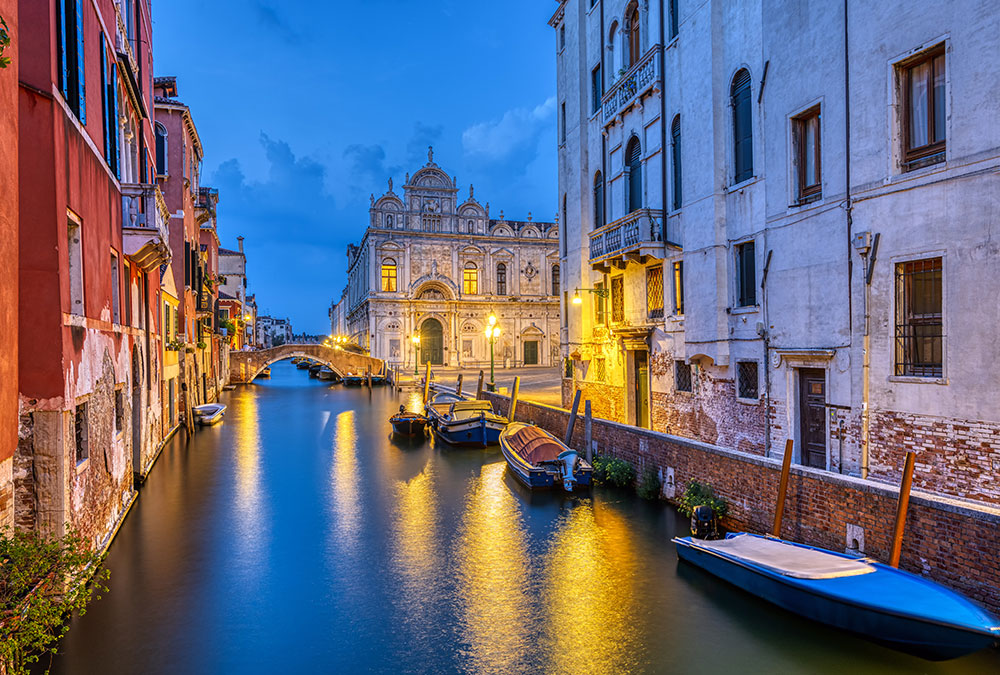 canal-in-the-old-town-of-venice-at-dusk-2023-11-27-05-08-01-utc