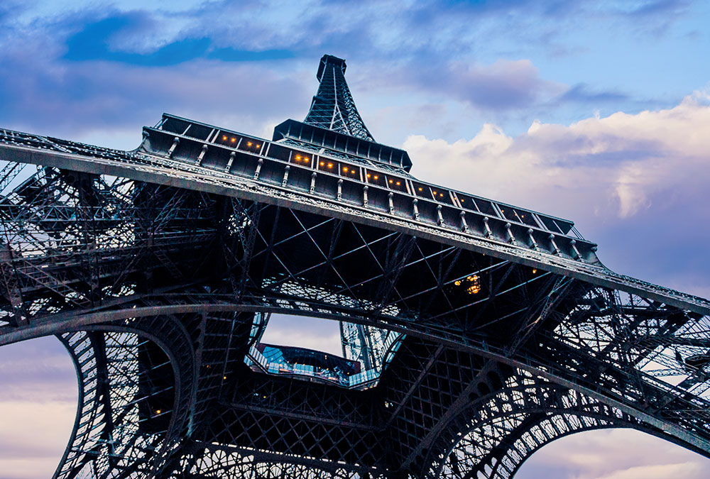 eiffel-tower-in-paris-2023-11-27-05-31-29-utc