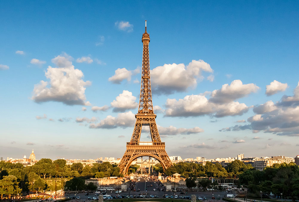 the-eiffel-tower-landmark-of-paris-france-2023-11-27-04-55-48-utc